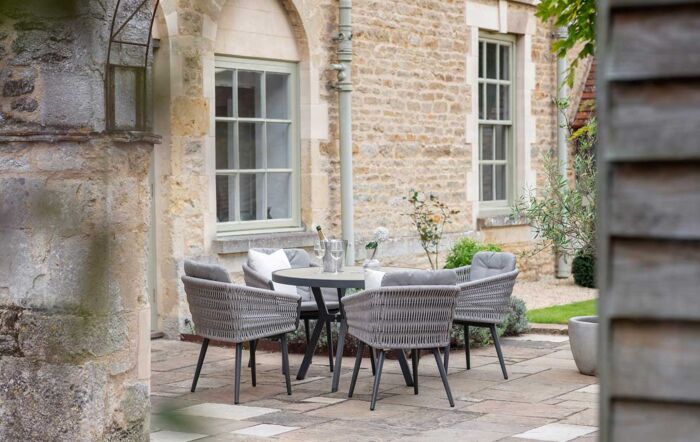 Bramblecrest Mauritius 4 Seat Round Dining Set with Parasol & Base Bramblecrest Mauritius 4 Seat Round Dining Set with Parasol & Base